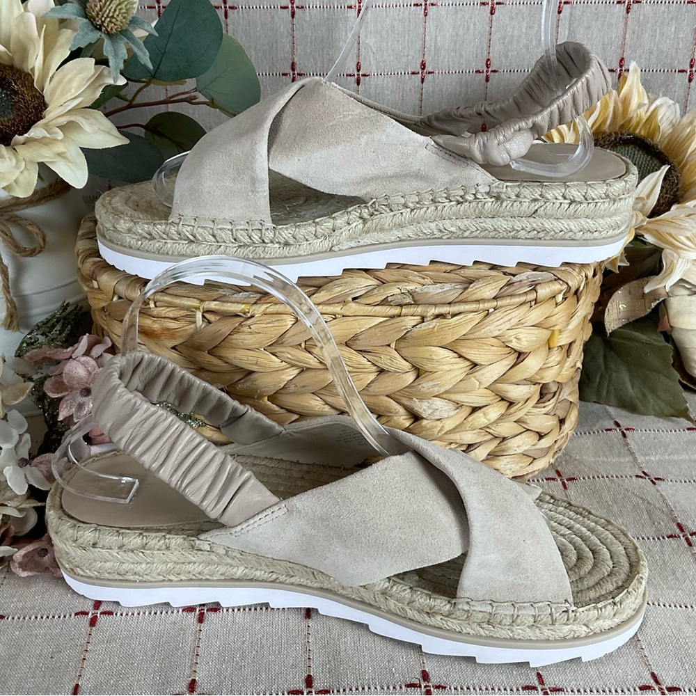 Marc Fisher LTD “Pella” Beige Suede Espadrille Platform Sandals Sz 10 Soft Comfy - Picture 2 of 6